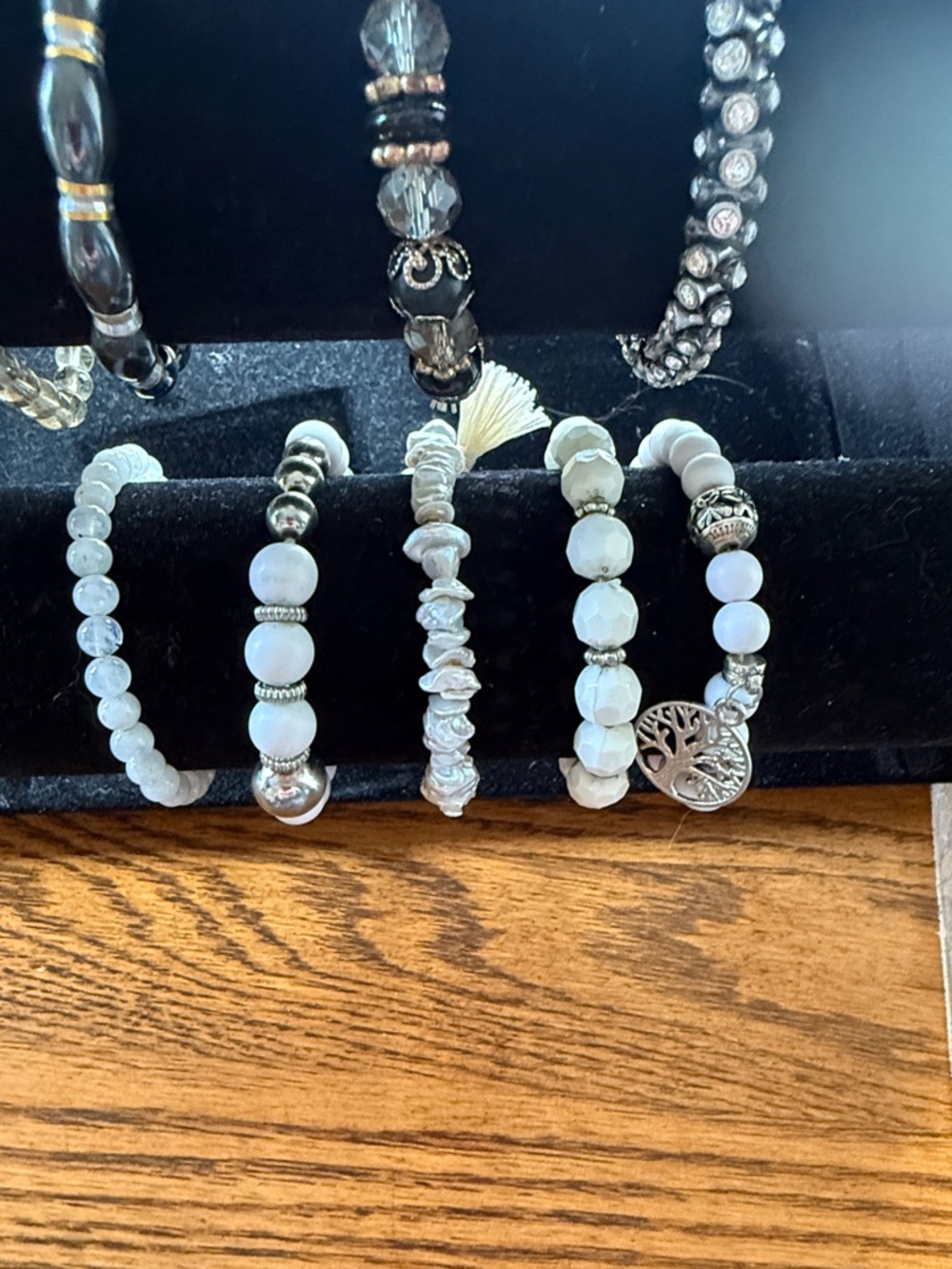Bracelet Holder with bracelets included - Picture 7 of 7